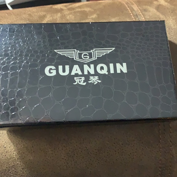 Guanqin Stainless Steel Boutique Watch - Picture 4 of 4